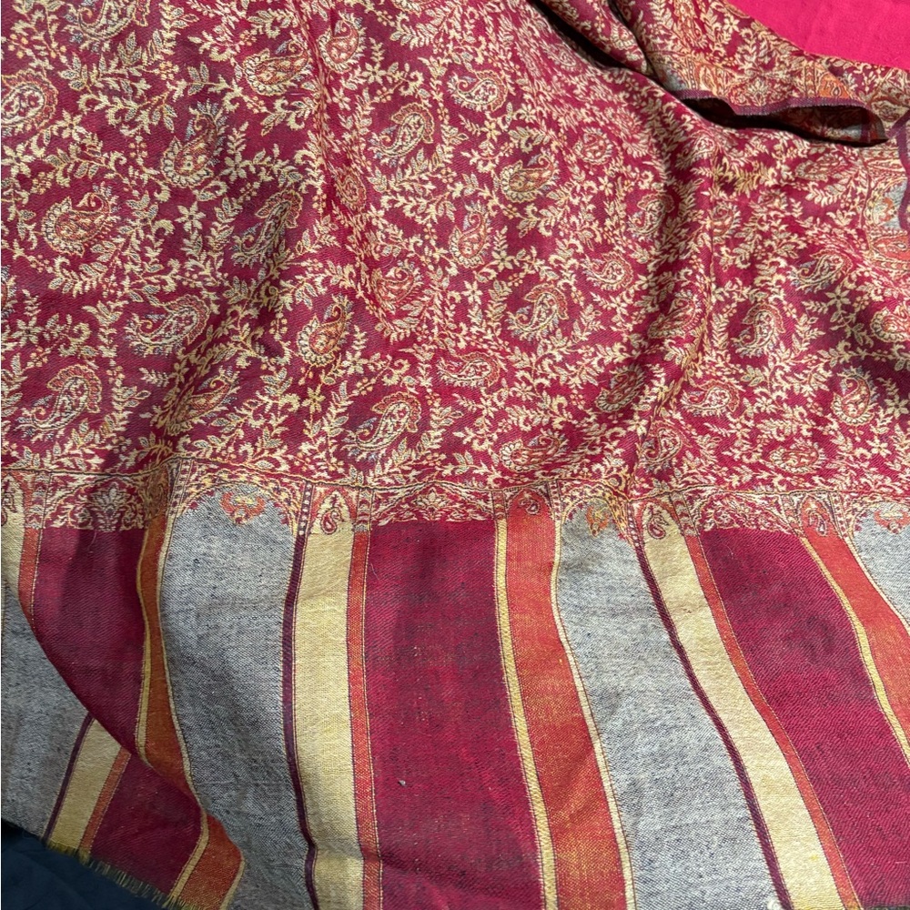 Elegant Paisley Red and‎ Gold Scarf